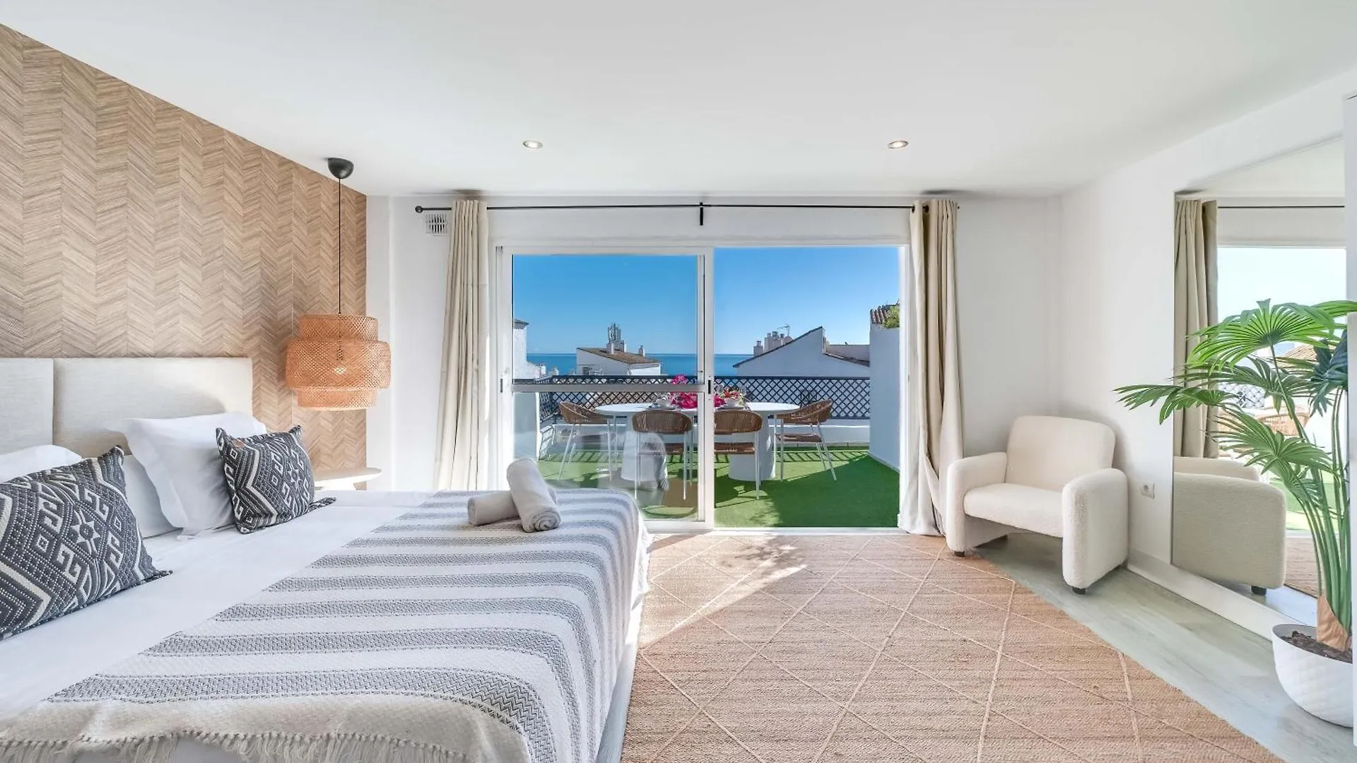 Apartment Vacation Marbella I Terrazas De Banus, Romantic, Jacuzzi, Pet-Friendly, Cosy Duplex Penthouse, 2Min Walk To Marina Spain