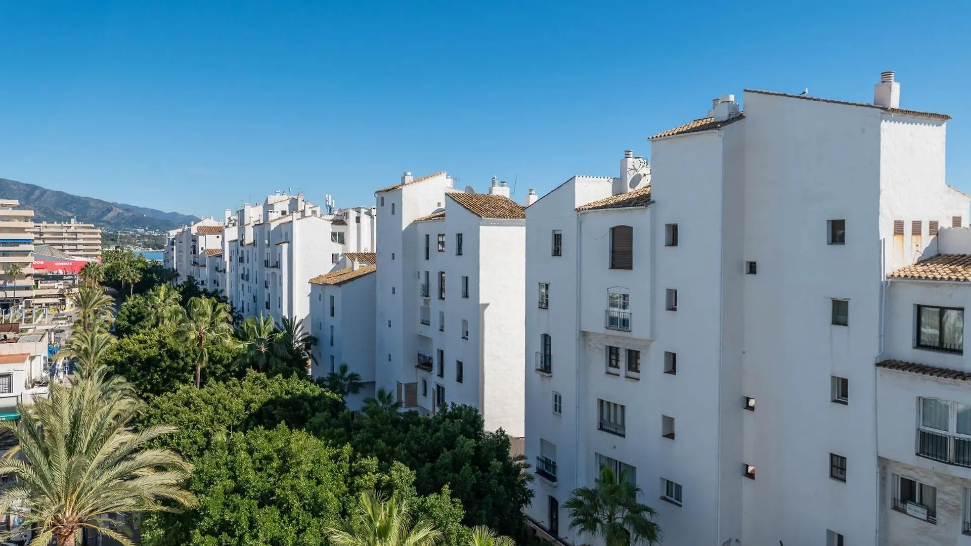 Apartment Vacation Marbella I Terrazas De Banus, Romantic, Jacuzzi, Pet-Friendly, Cosy Duplex Penthouse, 2Min Walk To Marina