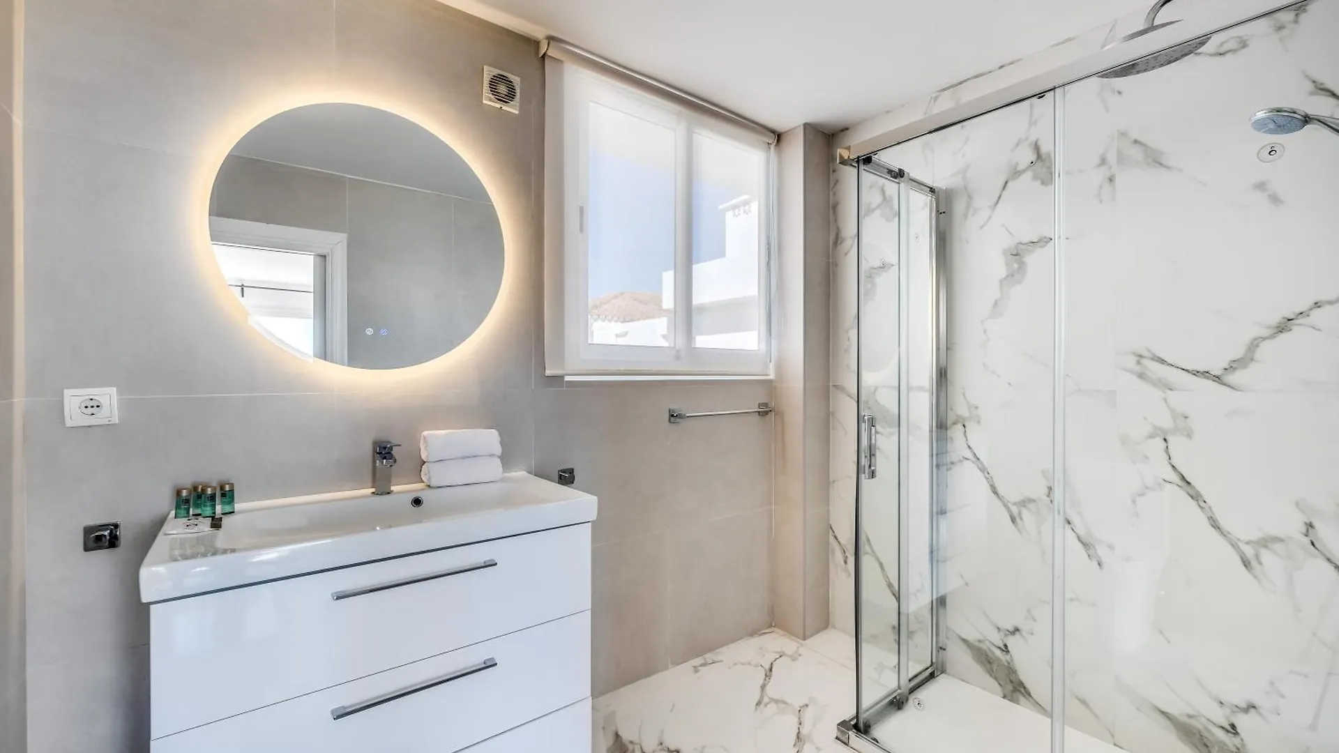 Vacation Marbella I Terrazas De Banus, Romantic, Jacuzzi, Pet-Friendly, Cosy Duplex Penthouse, 2Min Walk To Marina Apartment