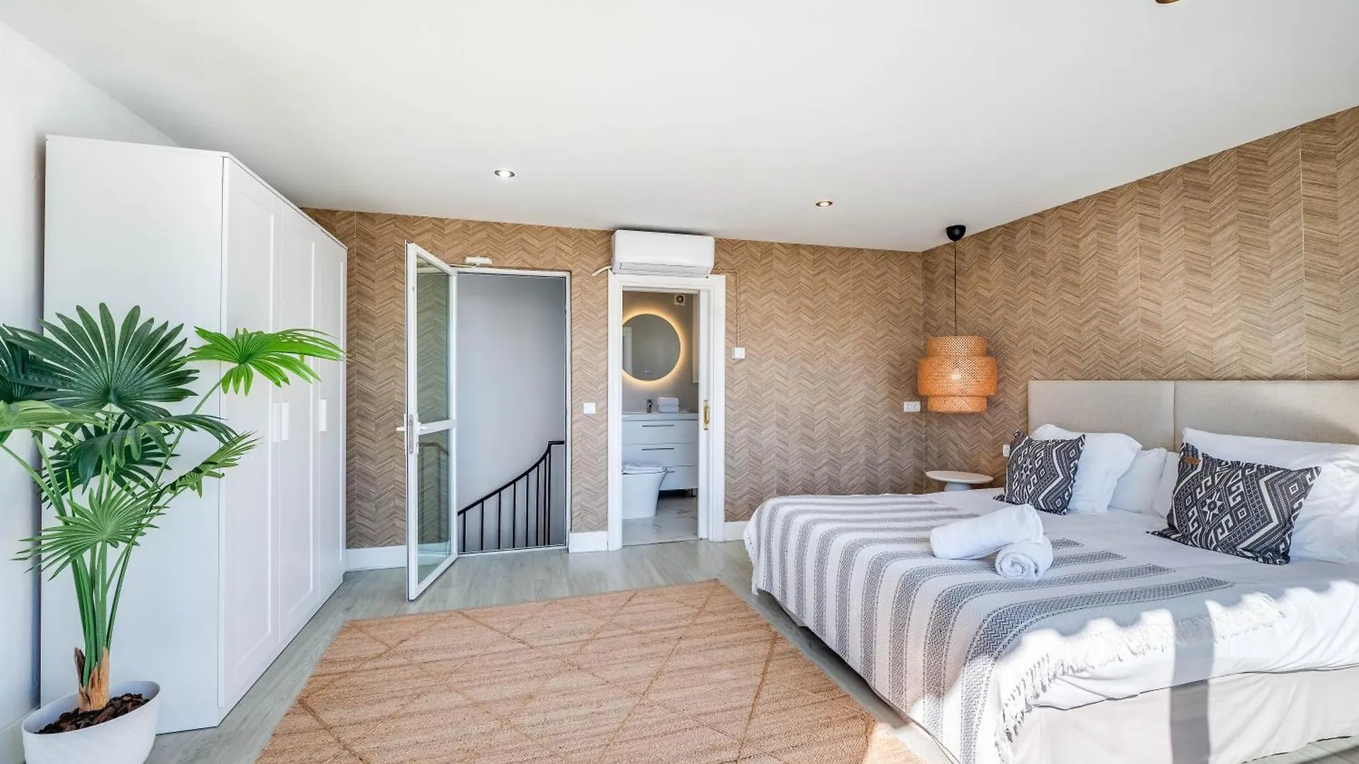 Vacation Marbella I Terrazas De Banus, Romantic, Jacuzzi, Pet-Friendly, Cosy Duplex Penthouse, 2Min Walk To Marina Spain